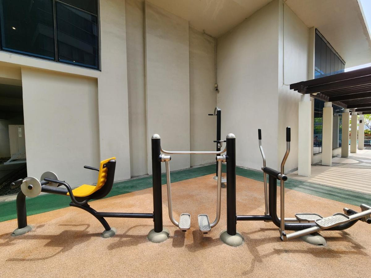 Spacious 7U Homey Unit Steps Away From Uptown Mall And Mitsukoshi Mall Free Parking With Washer Manila Exterior photo
