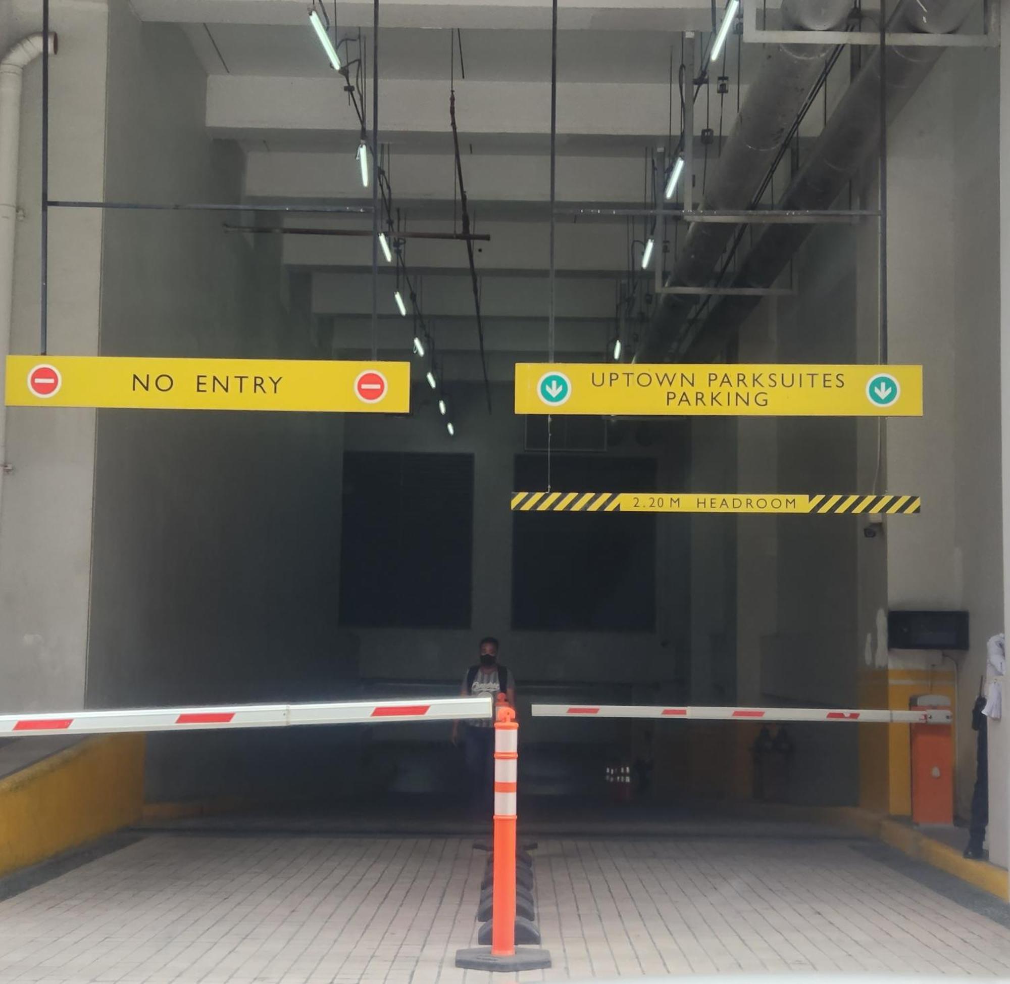 Spacious 7U Homey Unit Steps Away From Uptown Mall And Mitsukoshi Mall Free Parking With Washer Manila Exterior photo